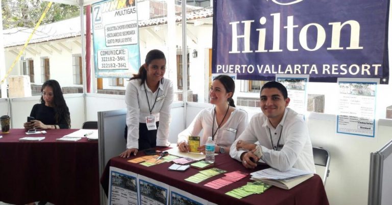 Stand del Hilton en feria de empleos