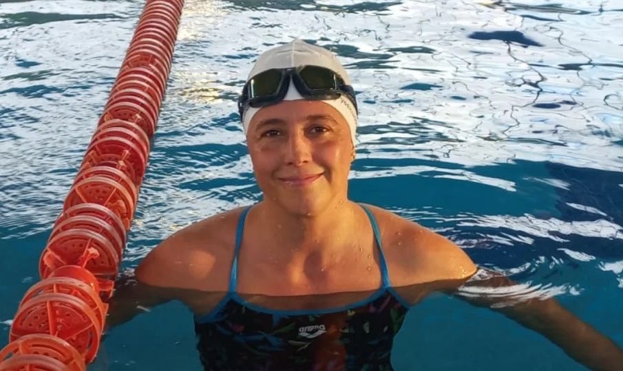 Stephanie Montero en la piscina