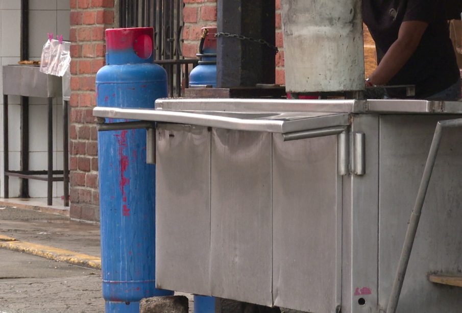 Tanque de gas en puesto de tacos