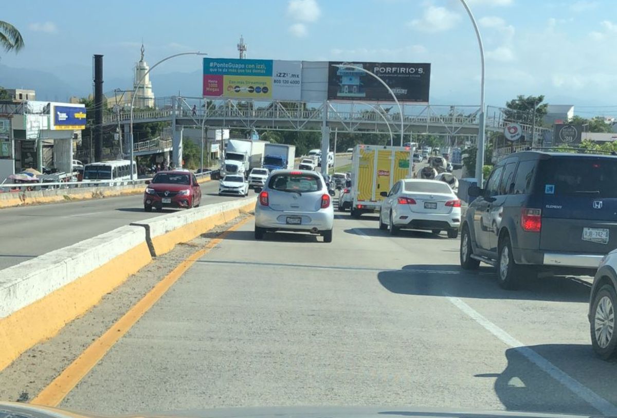 Tráfico en el boulevard Rivera Nayarit