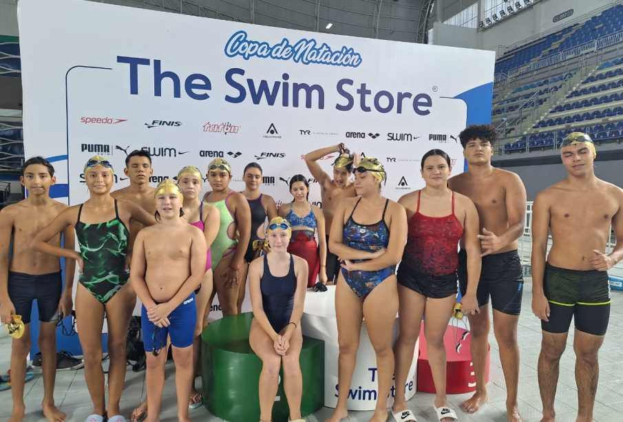 Vallartenses participantes del The swim store