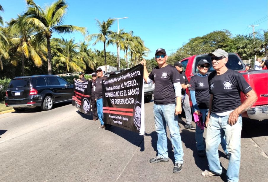 Bloque vial por resistencia a la verificación vehicular en Vallarta