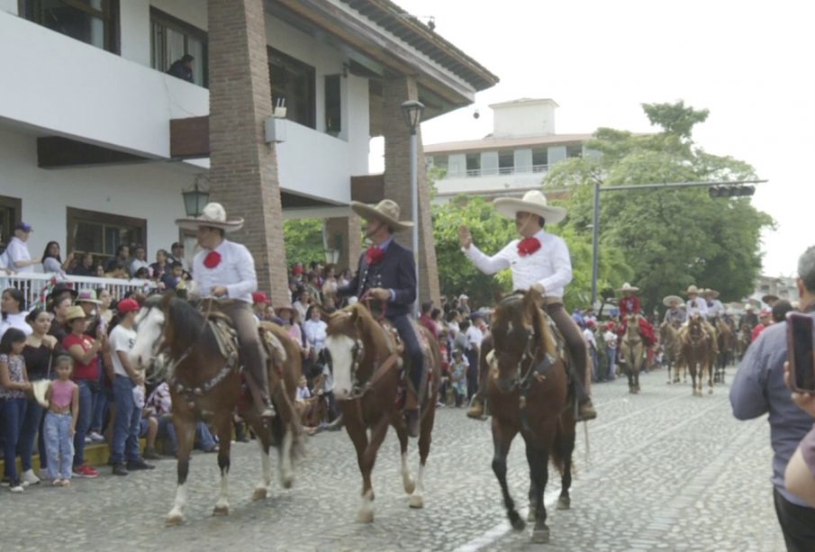 charros desfilando