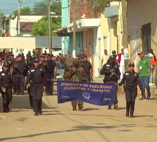 Desfile revolucionario en Bahía de Banderas