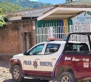 Policías atienden incidente en escuela