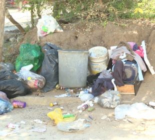 Montones de basura en las calles de Bucerías