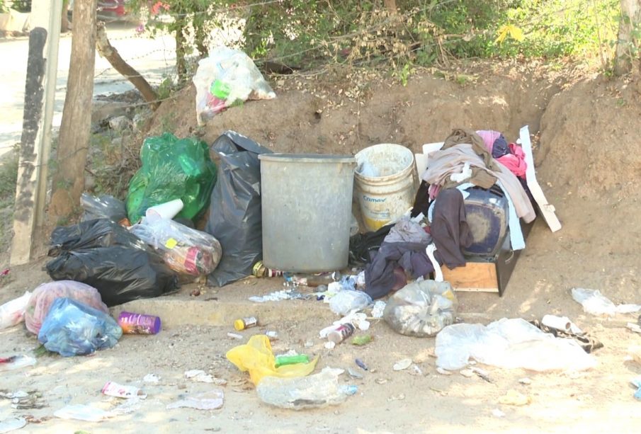 Montones de basura en las calles de Bucerías