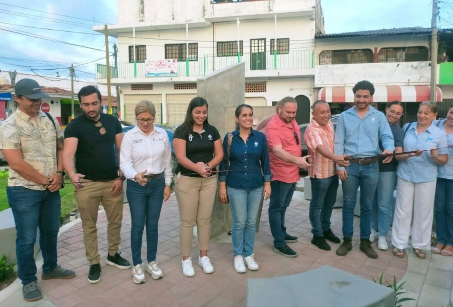 Autoridades de Grupo Crecento en nuevo parque