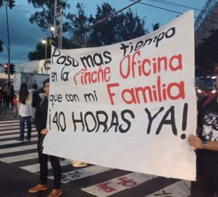 Trabajadores en manifestación para exigir reducción de jornada laboral