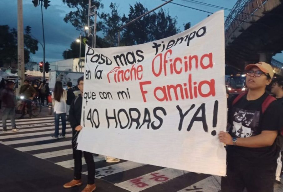 Trabajadores en manifestación para exigir reducción de jornada laboral