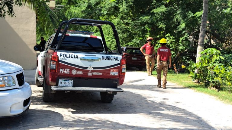 patrulla y elementos de bomberos afueras de cuartos de renta