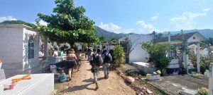 Agentes de seguridad en panteón de Puerto Vallarta