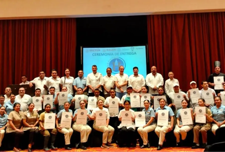 Entrega de Distintivos H a empleados de hoteles