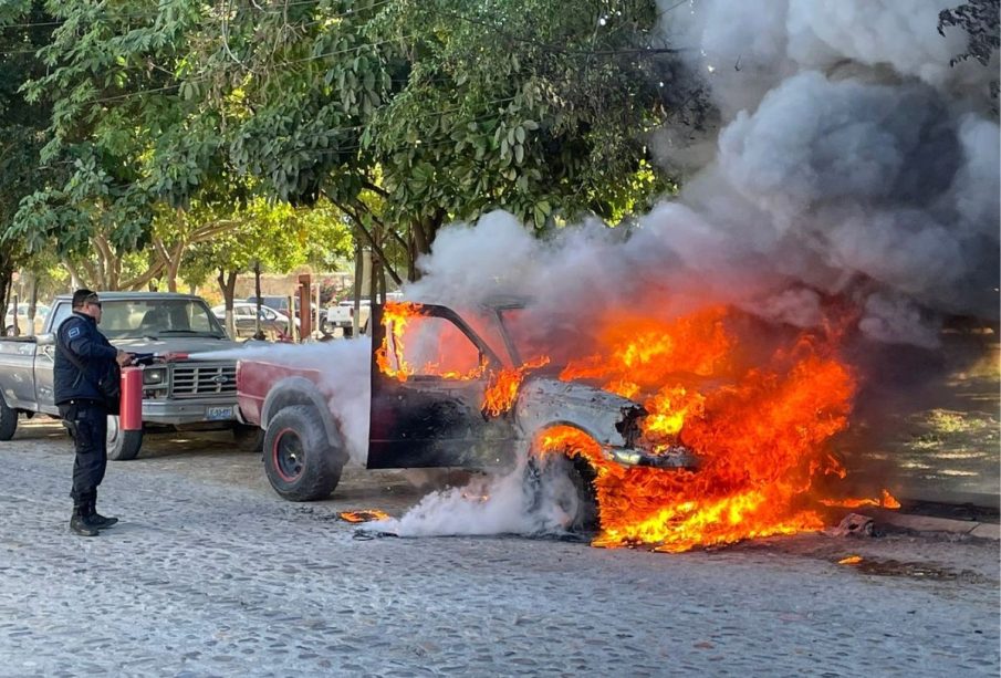 Vehículo incendiado