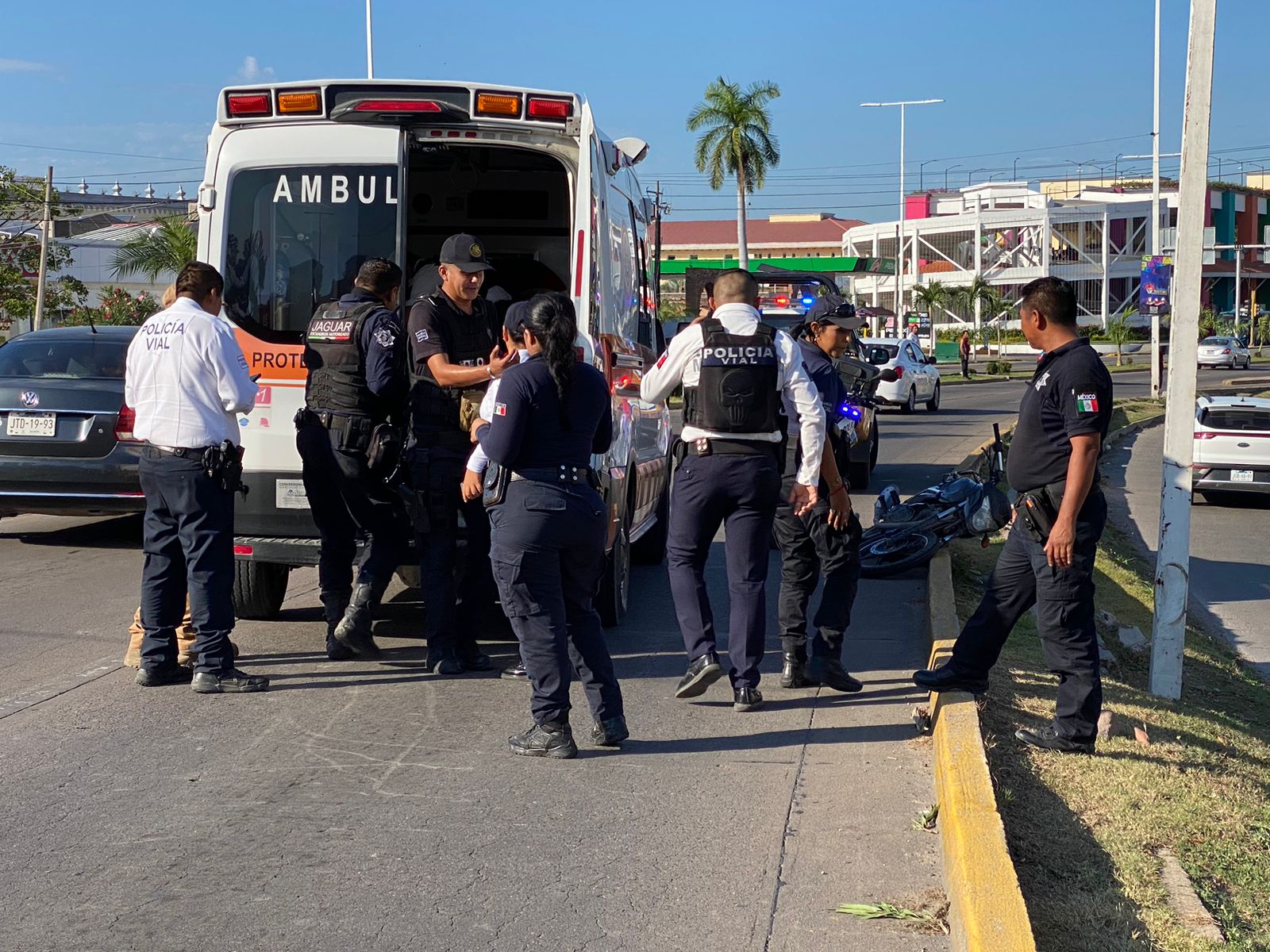 Ambulancia en Av. Medina Ascencio