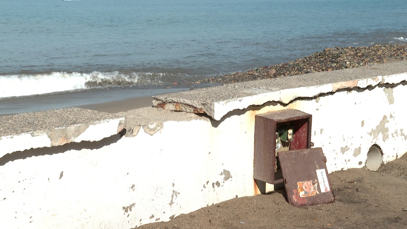 Barda del malecón roto