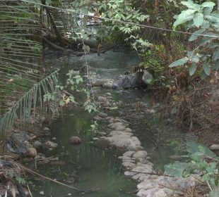 Canal de aguas negras en el Coapinole