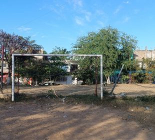 Cancha en colonia Centro de Salud en Ixtapa