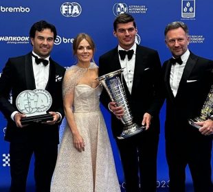 Checo con Max y premios por ser subcampeón de la temporada 2023 de la F1