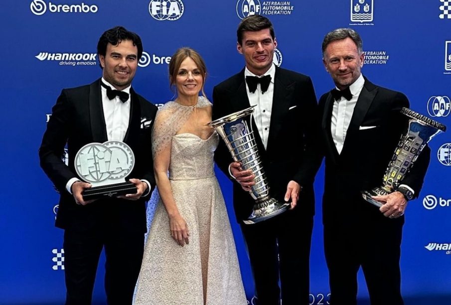 Checo con Max y premios por ser subcampeón de la temporada 2023 de la F1