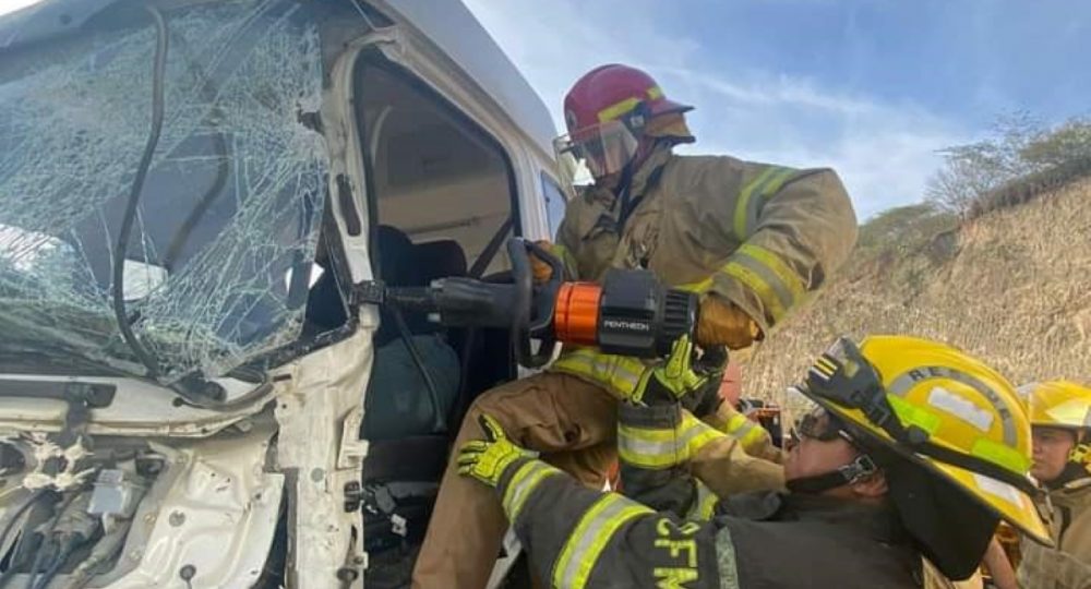 Se tuvo que usar herramienta hidráulica para sacar al conductor de la pipa