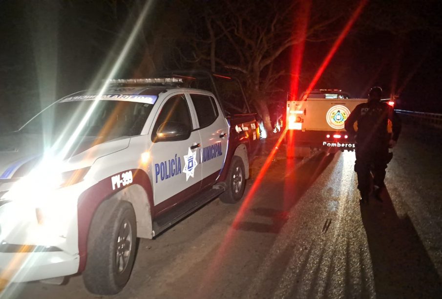 Elementos de seguridad y bomberos en sitio de agresión con arma de fuego