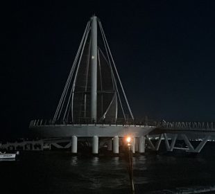 Muelle de los muertos luce en completa oscuridad