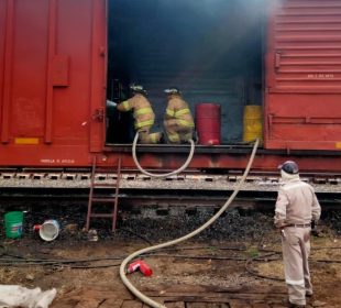 Bomberos sofocan incendio en vagón de tren en el municipio de Ixtlán del Río, Nayarit