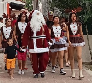 Desde el Polo Norte arribó a Puerto Vallarta Santa Claus.