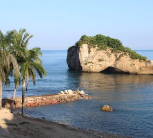 Una belleza extraordinaria es la que presentan las Islas de Los Arcos en Puerto Vallarta