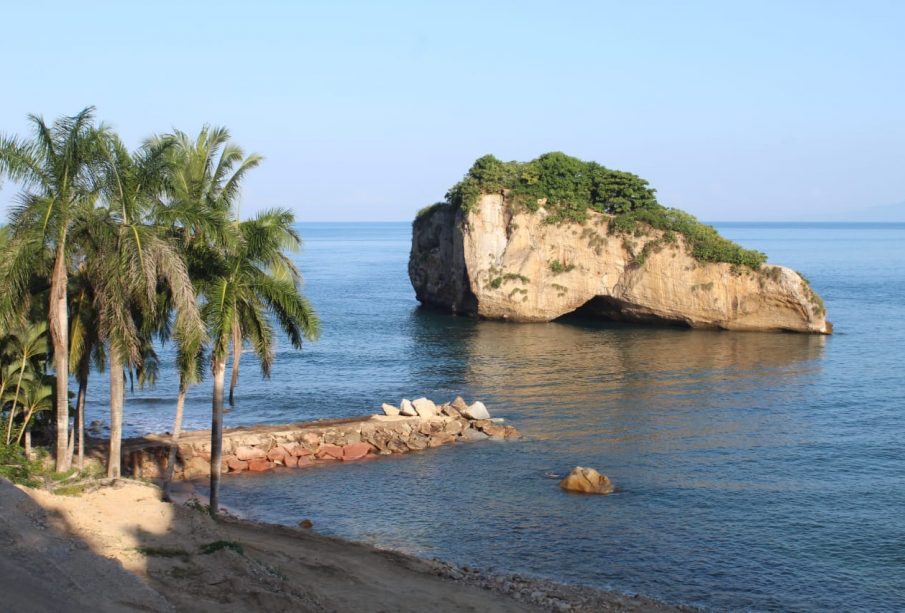 Una belleza extraordinaria es la que presentan las Islas de Los Arcos en Puerto Vallarta