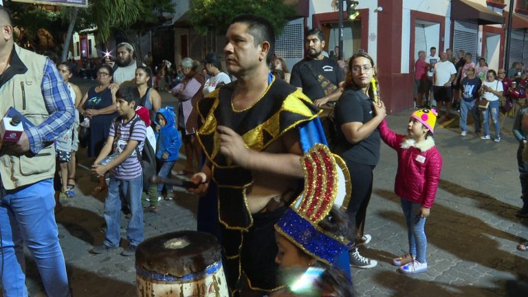 Pedro Curiel López, tocando percusión