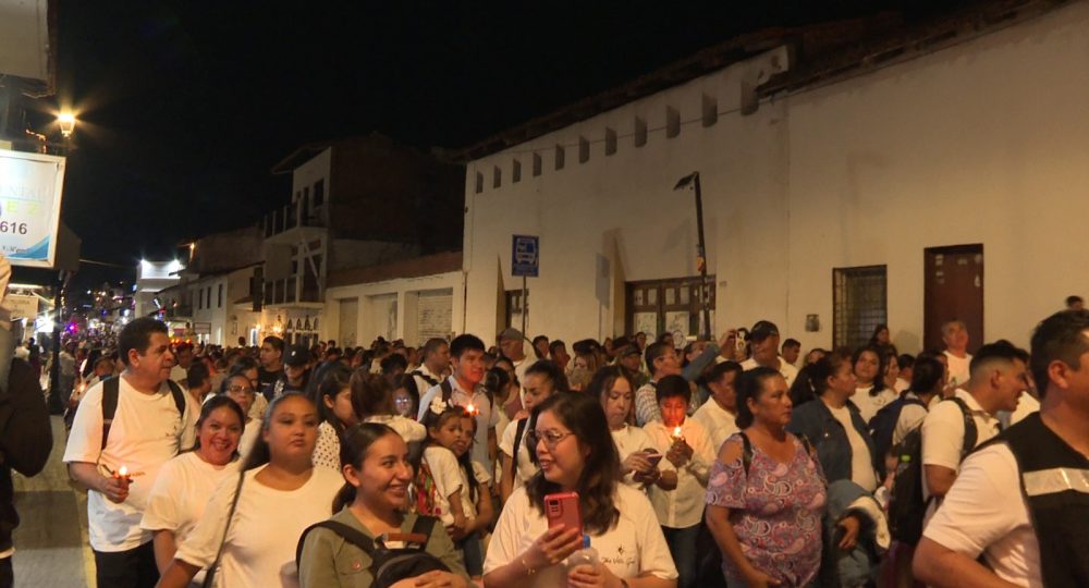 Personas en peregrinación de la Virgen de Guadalupe