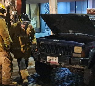 Camioneta tipo Cheroke se incendió en el Coapinole