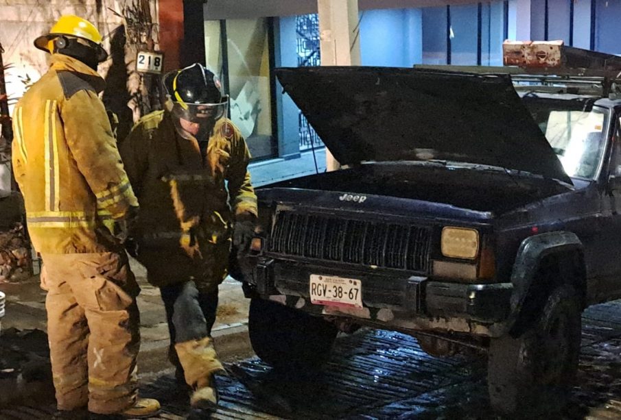 Camioneta tipo Cheroke se incendió en el Coapinole