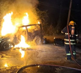 Se incendia un Jeep por la avenida México