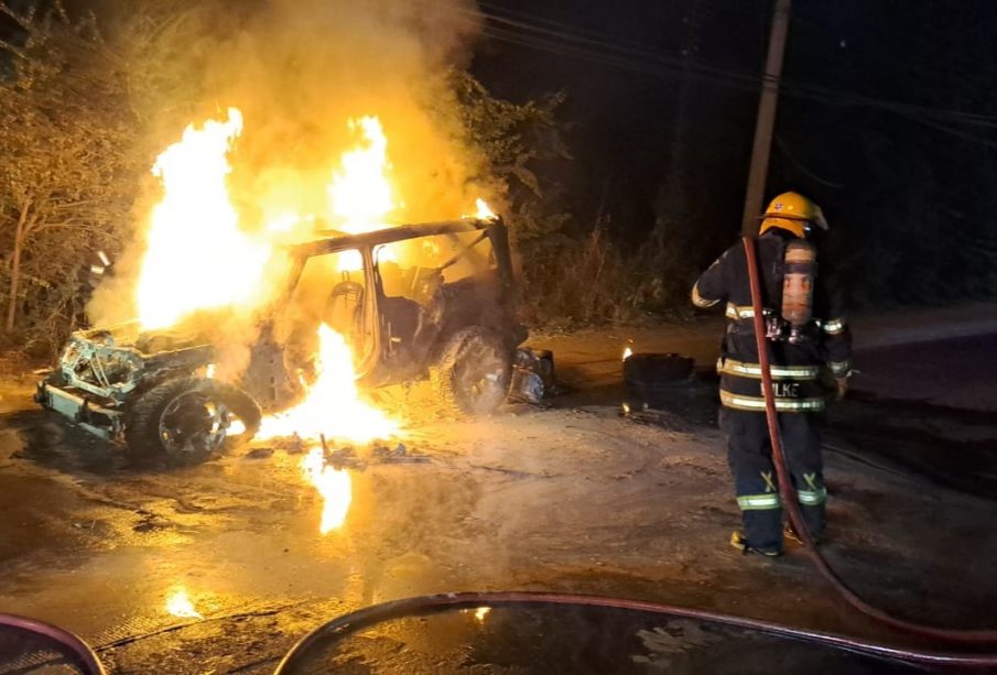 Se incendia un Jeep por la avenida México