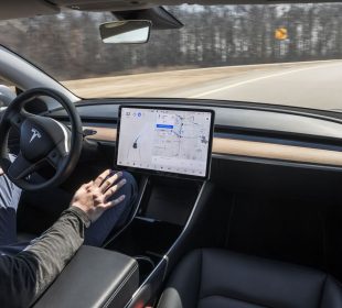 Piloto automático de vehículo Tesla