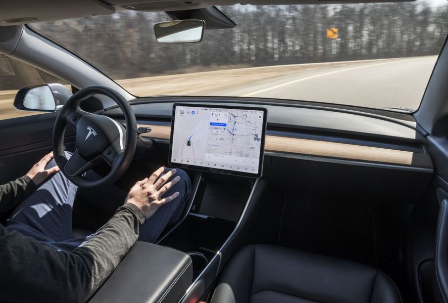 Piloto automático de vehículo Tesla