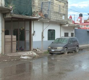 Calle Manuel Corona con fuga de agua