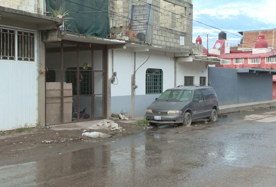 Calle Manuel Corona con fuga de agua