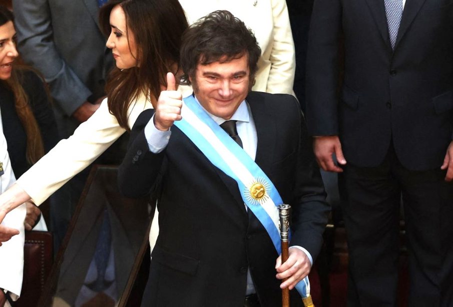 Javier Milei con la banda presidencia