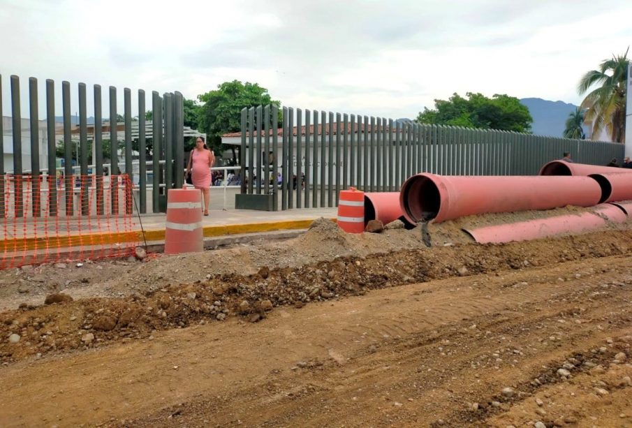 Obras viales en avenida Medina Ascencio frente al IMSS