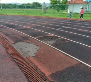 Unidad Deportiva en mal estado