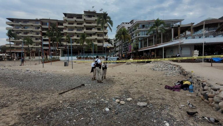 Agentes en sitio acordonado