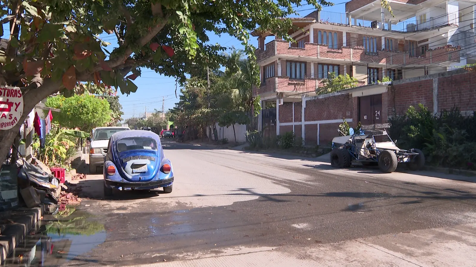 Agua derramada en calle