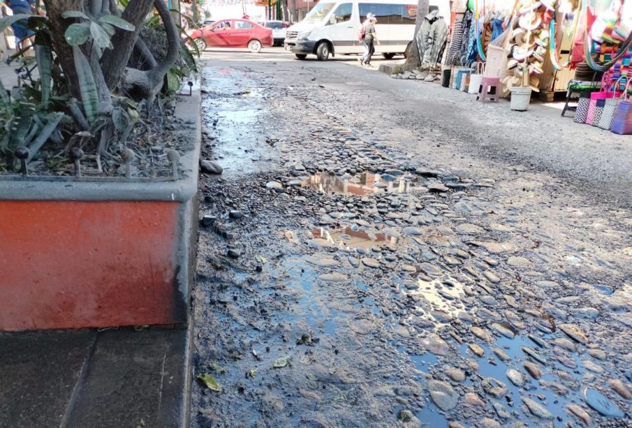 Aguas negras en calle de Emiliano Zapata