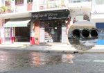 Particulares arrojan aguas negras a calle Libertad