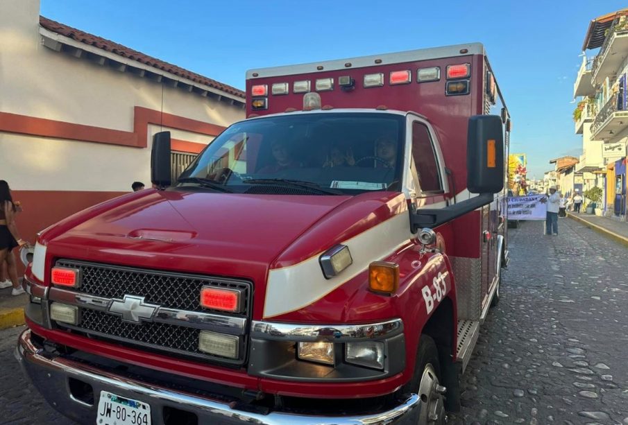 Ambulancia de Protección Civil y Bomberos