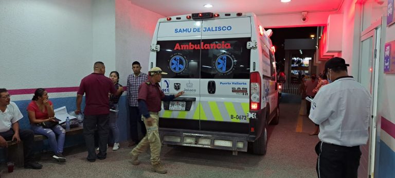 Ambulancia llegando a hospital